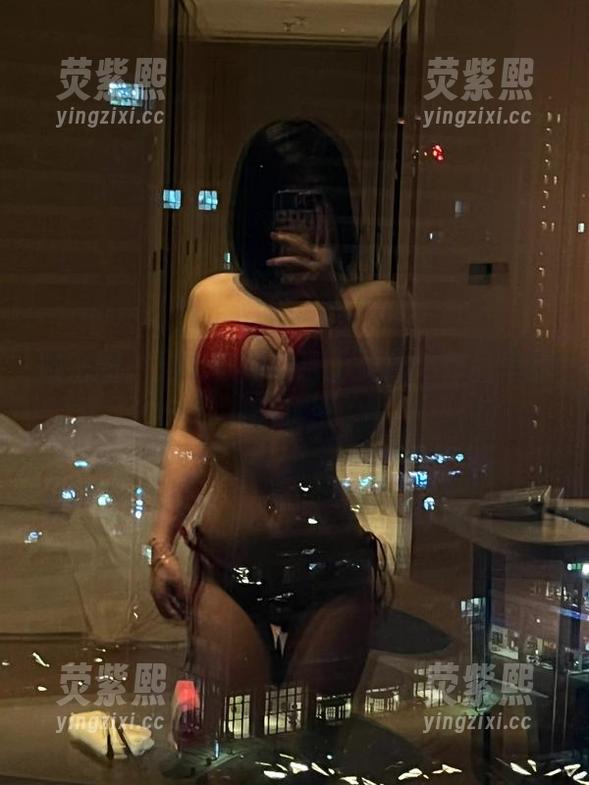 微密圈 - 当蕾丝内衣遇上詹詹：作品里的小秘密