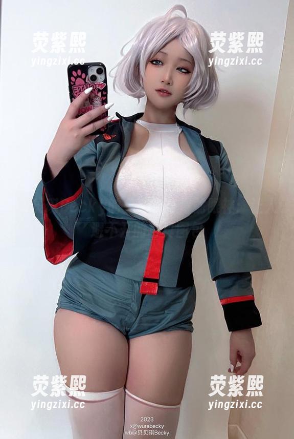 贝贝琪Becky 贝贝琪Becky的兔耳朵与毒蛇眼神:让人避不开的写真图包