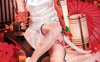 高清图片下的阮邑Fairy，运动中似乎在与照片对话。