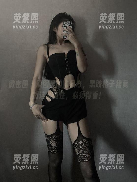 微密圈 - 原图里的陈佩奇，黑胶格子裙竟然这么魔性，必须得看！