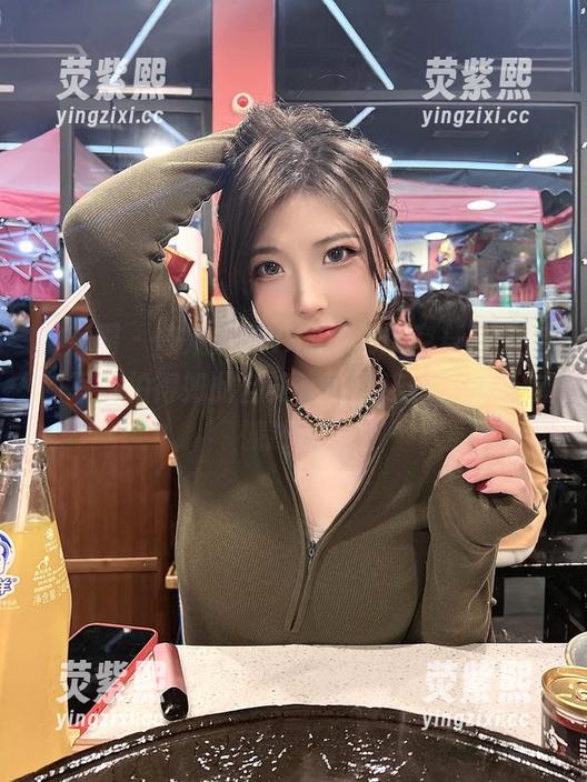 微密圈 - 陈妮妮UNI的黑色镂空舞台，定制写真拍得如此自如，可能连影子都不敢靠近。