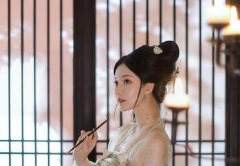 露儿大魔王匿名的黑白作品集：我换不换色？下载后再思考！
