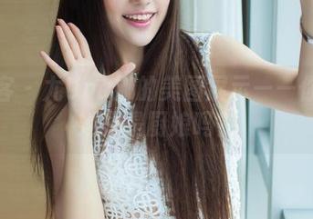 青豆客 – 尤Una娜的美图展示——你以为她只是厨娘吗？