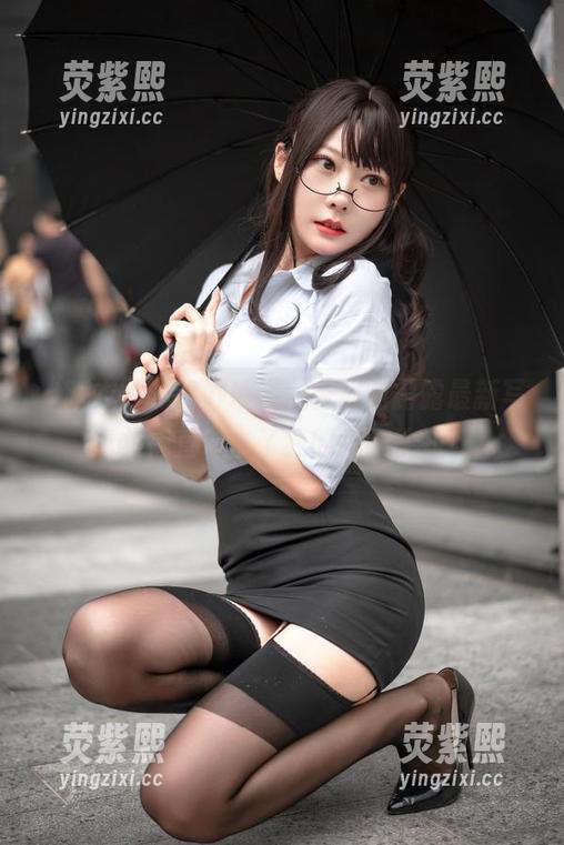 “睡衣”的绝妙演绎，香草喵露露最新写真集简直冲击了我的睡衣认知！