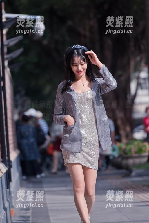 哇，魔镜街拍黑丝展会模特写真集，想想下载的人肯定不止我一个。