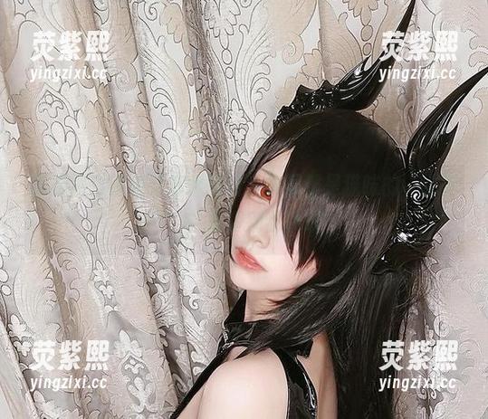 最新黑白御猫死库水图片，满屏都是猫咪的“水花”，没事别乱扑哦